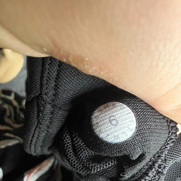 Lululemon Sheer Panel Black Bra, size 6 - Picture 4 of 5